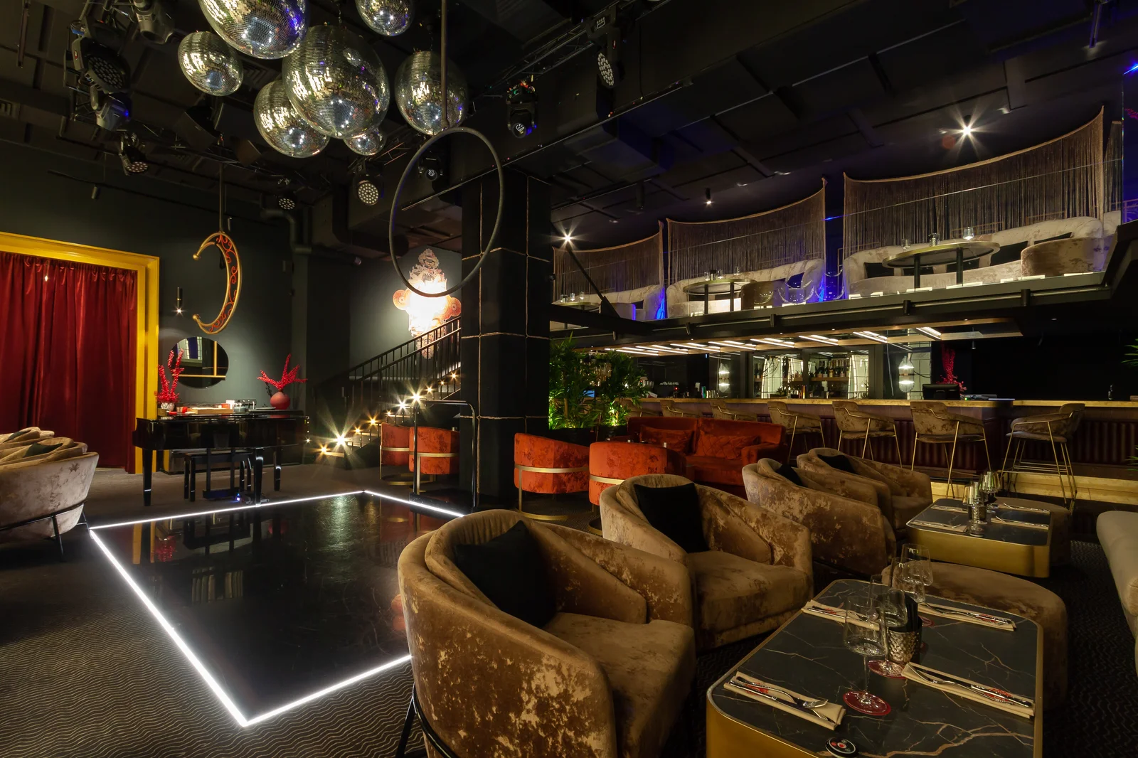 Red Bar&karaoke